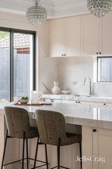 https://images.listonce.com.au/custom/160x/listings/58-gordon-street-deepdene-vic-3103/300/01908300_img_08.jpg?4Ps2FoY1KPU