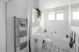 https://images.listonce.com.au/custom/160x/listings/5866-toorak-road-hawthorn-east-vic-3123/370/01126370_img_04.jpg?f_ReM1eQj74