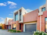 https://images.listonce.com.au/custom/160x/listings/590-farnham-street-flemington-vic-3031/448/01842448_img_11.jpg?sf_ASt71cFw