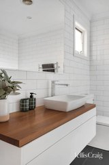 https://images.listonce.com.au/custom/160x/listings/5a-holloway-road-brunswick-vic-3056/700/01753700_img_13.jpg?M4XY_59616M