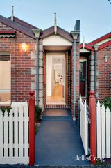https://images.listonce.com.au/custom/160x/listings/5a-holloway-road-brunswick-vic-3056/700/01753700_img_15.jpg?SHfCDMALb_U