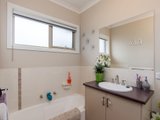 https://images.listonce.com.au/custom/160x/listings/5a-lawson-road-mooroolbark-vic-3138/088/01524088_img_08.jpg?W6lz-aTBqN4