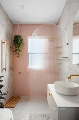 https://images.listonce.com.au/custom/160x/listings/5b-madden-street-albert-park-vic-3206/655/01719655_img_08.jpg?1LIeFaM8rBk