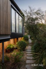 https://images.listonce.com.au/custom/160x/listings/6-alphington-street-alphington-vic-3078/667/01975667_img_10.jpg?WP2JlbrDbn0