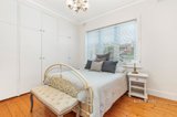 https://images.listonce.com.au/custom/160x/listings/6-amelia-avenue-essendon-vic-3040/118/01140118_img_07.jpg?QbFqg1Yo3-8