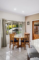 https://images.listonce.com.au/custom/160x/listings/6-angus-place-lilydale-vic-3140/116/01636116_img_06.jpg?LEIwLolN3kE