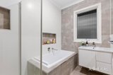 https://images.listonce.com.au/custom/160x/listings/6-boyana-crescent-croydon-vic-3136/292/01911292_img_12.jpg?lYSkNizu5_U