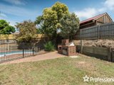 https://images.listonce.com.au/custom/160x/listings/6-brack-court-mooroolbark-vic-3138/519/01526519_img_13.jpg?KpEUnyPZxfQ