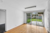 https://images.listonce.com.au/custom/160x/listings/6-centre-avenue-port-melbourne-vic-3207/688/01284688_img_04.jpg?6hiztPB-ugo