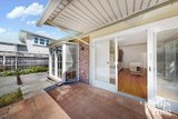 https://images.listonce.com.au/custom/160x/listings/6-creswick-grove-mckinnon-vic-3204/609/01846609_img_05.jpg?KNuNOuoiyB0
