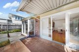 https://images.listonce.com.au/custom/160x/listings/6-creswick-grove-mckinnon-vic-3204/680/01648680_img_14.jpg?IJO4hn70WD0