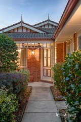 https://images.listonce.com.au/custom/160x/listings/6-daniel-court-warranwood-vic-3134/399/01929399_img_02.jpg?yi5blNC9-8U