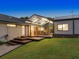 https://images.listonce.com.au/custom/160x/listings/6-donne-court-mooroolbark-vic-3138/446/01524446_img_18.jpg?Zg-5rSS9iSA