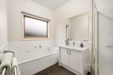 https://images.listonce.com.au/custom/160x/listings/6-fairmont-drive-kilsyth-vic-3137/586/01735586_img_09.jpg?qL1of2YF_O8