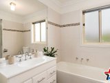 https://images.listonce.com.au/custom/160x/listings/6-farrell-avenue-yarra-glen-vic-3775/879/01524879_img_10.jpg?HK6Bdqrkqus
