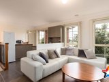 https://images.listonce.com.au/custom/160x/listings/6-farrell-avenue-yarra-glen-vic-3775/879/01524879_img_12.jpg?5Af41h6PrnA