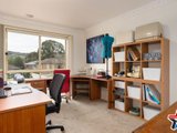 https://images.listonce.com.au/custom/160x/listings/6-farrell-avenue-yarra-glen-vic-3775/879/01524879_img_13.jpg?5Af41h6PrnA