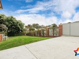 https://images.listonce.com.au/custom/160x/listings/6-farrell-avenue-yarra-glen-vic-3775/879/01524879_img_20.jpg?F6dJqxterDs