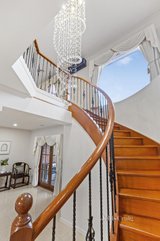 https://images.listonce.com.au/custom/160x/listings/6-fiona-court-glen-waverley-vic-3150/088/01722088_img_07.jpg?ornfAhBVJgA