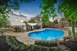 https://images.listonce.com.au/custom/160x/listings/6-gellibrand-street-kew-vic-3101/835/00138835_img_07.jpg?Olnc15Adc8Y