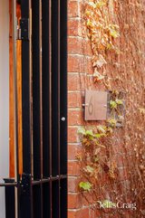 https://images.listonce.com.au/custom/160x/listings/6-halfey-lane-kew-vic-3101/106/01976106_img_21.jpg?eE7BkitK50U