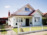 https://images.listonce.com.au/custom/160x/listings/6-henry-st-williamstown-vic-3016/054/01614054_img_01.jpg?gm0_DWnt0BM