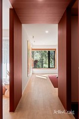 https://images.listonce.com.au/custom/160x/listings/6-hill-street-park-orchards-vic-3114/558/01980558_img_12.jpg?eyAYpbH-sUA
