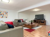 https://images.listonce.com.au/custom/160x/listings/6-kinarra-court-mooroolbark-vic-3138/856/01524856_img_04.jpg?Vxr2ZZuqBxU