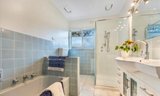 https://images.listonce.com.au/custom/160x/listings/6-kingston-street-mount-waverley-vic-3149/182/01717182_img_06.jpg?w4SwFWot8Ms