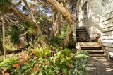 https://images.listonce.com.au/custom/160x/listings/6-marbray-close-sorrento-vic-3943/501/01718501_img_22.jpg?pkszG8vMR0A