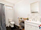 https://images.listonce.com.au/custom/160x/listings/6-mcfadzean-street-coldstream-vic-3770/861/01524861_img_06.jpg?x6kU0mhqdGE