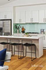 https://images.listonce.com.au/custom/160x/listings/6-mclean-avenue-bentleigh-vic-3204/201/01970201_img_20.jpg?yQjjSesVNhc