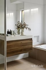 https://images.listonce.com.au/custom/160x/listings/6-mclean-avenue-bentleigh-vic-3204/201/01970201_img_23.jpg?XDkf2rcEVxw