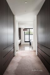 https://images.listonce.com.au/custom/160x/listings/6-merrion-grove-kew-vic-3101/264/01747264_img_15.jpg?Vxy7eSIfN9I