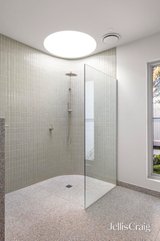 https://images.listonce.com.au/custom/160x/listings/6-naroon-road-alphington-vic-3078/058/01768058_img_18.jpg?nqZ_Eye1qAo