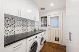 https://images.listonce.com.au/custom/160x/listings/6-olsen-close-mooroolbark-vic-3138/292/01682292_img_12.jpg?VR_V74PSTlY