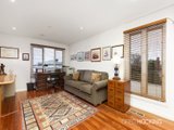 https://images.listonce.com.au/custom/160x/listings/6-peel-street-newport-vic-3015/243/01203243_img_09.jpg?txpWUE9bNeA