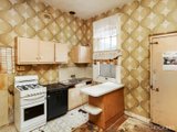 https://images.listonce.com.au/custom/160x/listings/6-raleigh-street-footscray-vic-3011/589/01202589_img_05.jpg?NflW389xJJs