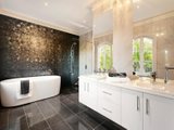 https://images.listonce.com.au/custom/160x/listings/6-ropley-avenue-balwyn-vic-3103/925/01684925_img_09.jpg?EPnetGViAvY