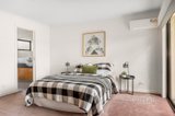 https://images.listonce.com.au/custom/160x/listings/6-rourke-lane-kensington-vic-3031/455/01681455_img_05.jpg?x300yEZzRoo