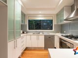 https://images.listonce.com.au/custom/160x/listings/6-saxon-drive-mooroolbark-vic-3138/689/01524689_img_08.jpg?hcS1_0UxG80