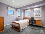 https://images.listonce.com.au/custom/160x/listings/6-st-chester-avenue-lake-gardens-vic-3355/756/01576756_img_14.jpg?1k4nWzFvouA