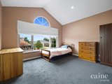 https://images.listonce.com.au/custom/160x/listings/6-st-chester-avenue-lake-gardens-vic-3355/756/01576756_img_15.jpg?0As4McnOEWg