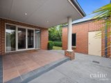 https://images.listonce.com.au/custom/160x/listings/6-st-chester-avenue-lake-gardens-vic-3355/756/01576756_img_18.jpg?HbgzIf8ZmTM