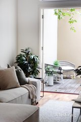 https://images.listonce.com.au/custom/160x/listings/6-strode-place-richmond-vic-3121/692/01934692_img_15.jpg?tTKTGNAEBGM