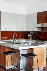 https://images.listonce.com.au/custom/160x/listings/6-strode-place-richmond-vic-3121/692/01934692_img_20.jpg?OSP18pNxOBw