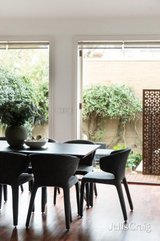 https://images.listonce.com.au/custom/160x/listings/6-strode-place-richmond-vic-3121/692/01934692_img_21.jpg?QmEvvZBlCb0