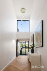 https://images.listonce.com.au/custom/160x/listings/6-vicki-court-doncaster-east-vic-3109/520/01989520_img_02.jpg?iUy0OpNqG08