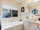 https://images.listonce.com.au/custom/160x/listings/6-wedgewood-court-yarra-glen-vic-3775/843/01524843_img_14.jpg?r-Mu1pUTEbg