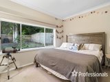 https://images.listonce.com.au/custom/160x/listings/6-wicklow-avenue-croydon-vic-3136/730/01525730_img_07.jpg?qJQVWvxRf-8